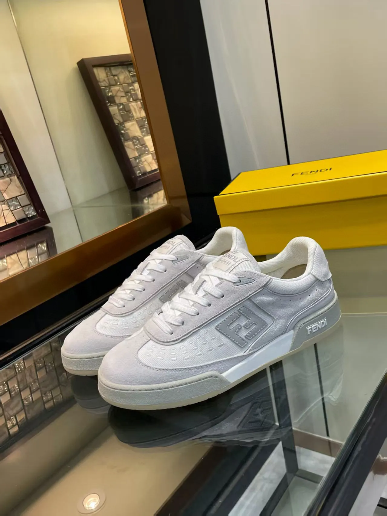 Factory price: 600💰Top version for couples Fendi 2025 New Year Hot Series [Couples👫Casual Sports Shoes] FD match Original Purchased One to One Reproduction The first sports shoe fendi match created by designer Kim Jones and Donkey Brand Trainer basketball sneakers, fresh blood injected with FF retro design Super good-looking and versatile, the upper is made of cowhide and cowhide splicing combination, with raised double F on the side The logo lining is made of terry velvet ✔️ Super soft on the feet, lightweight, comfortable to match with sweatshirts, Fabric: Cowhide ➕ Cow color matching, Outsole: Original open mold multi-color color matching sole, Packaging: Original full set of packaging, Size: Women's 35-40 / Men's 38-44, customized 45